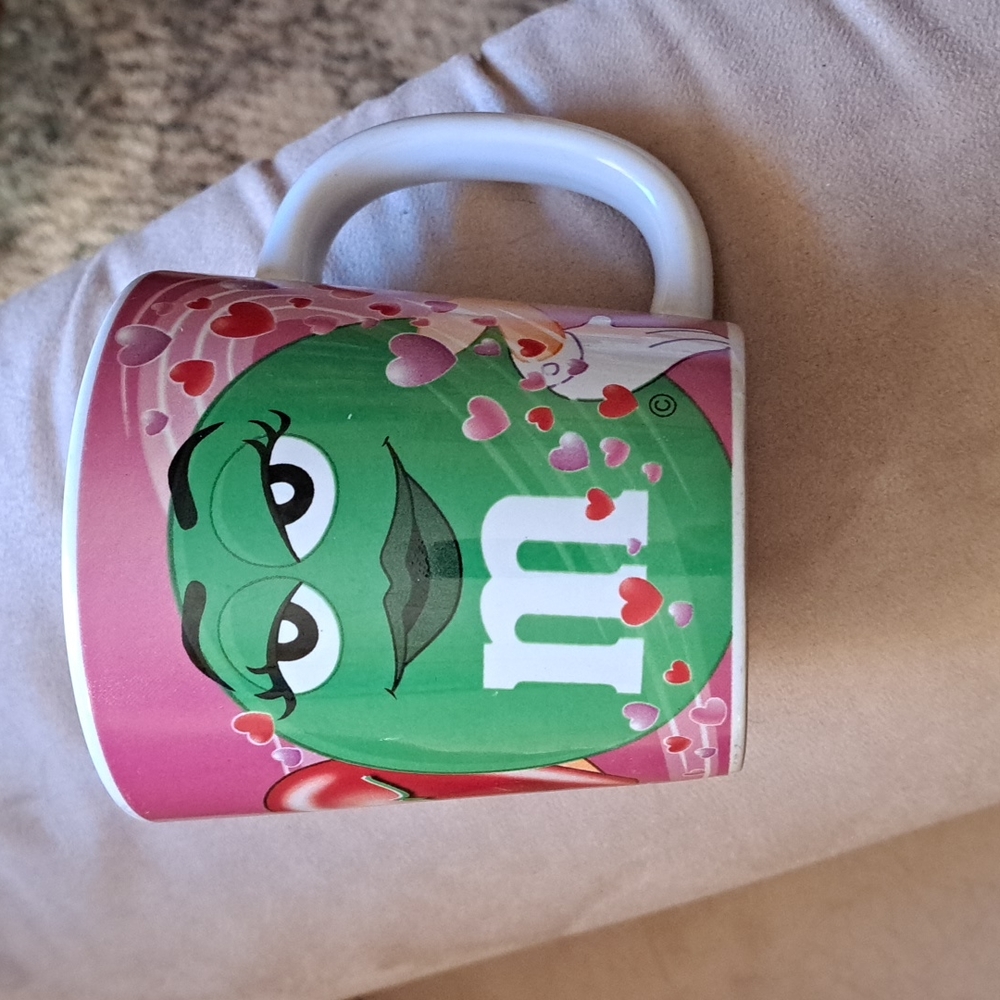 Geat Valentine's gift mug! Green M & M with lots of hearts 💕